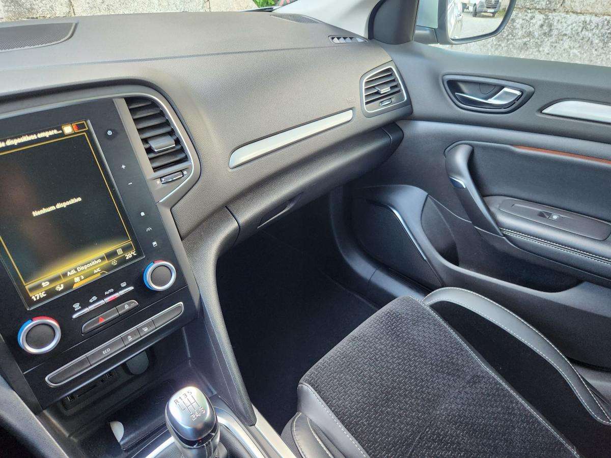 renault-megane-sport-tourer-2017-diesel-1598cc