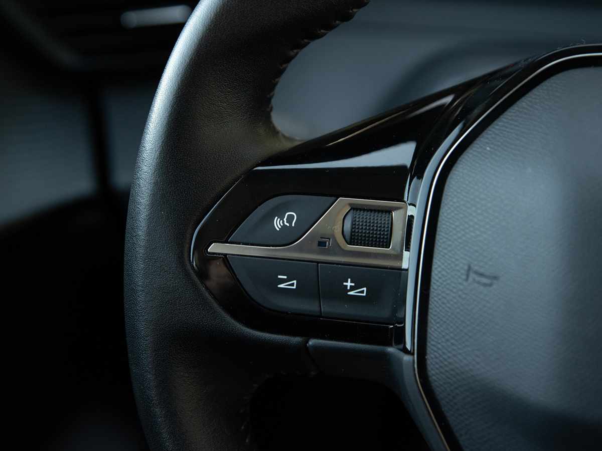 peugeot-208-1-2-puretech-2021-gasolina-1199cc
