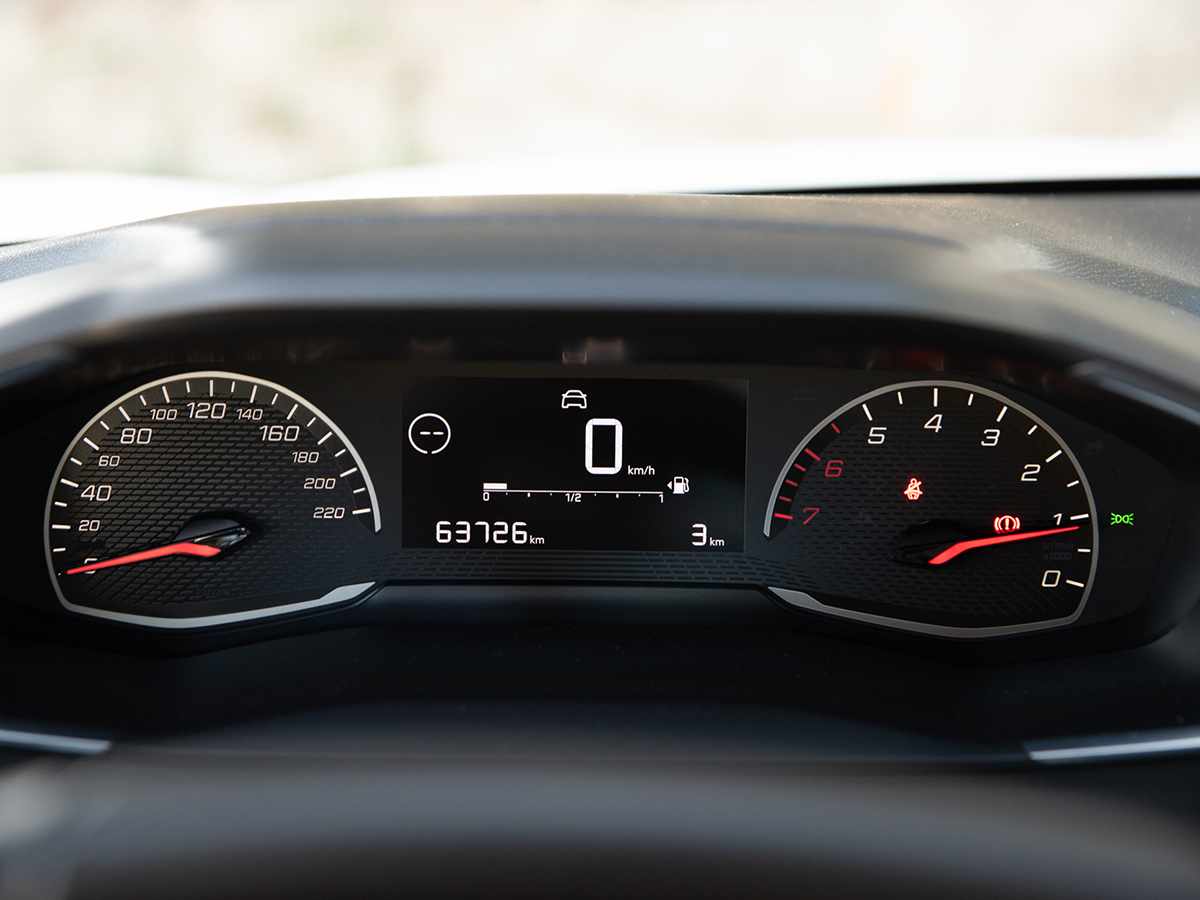peugeot-208-1-2-puretech-2021-gasolina-1199cc
