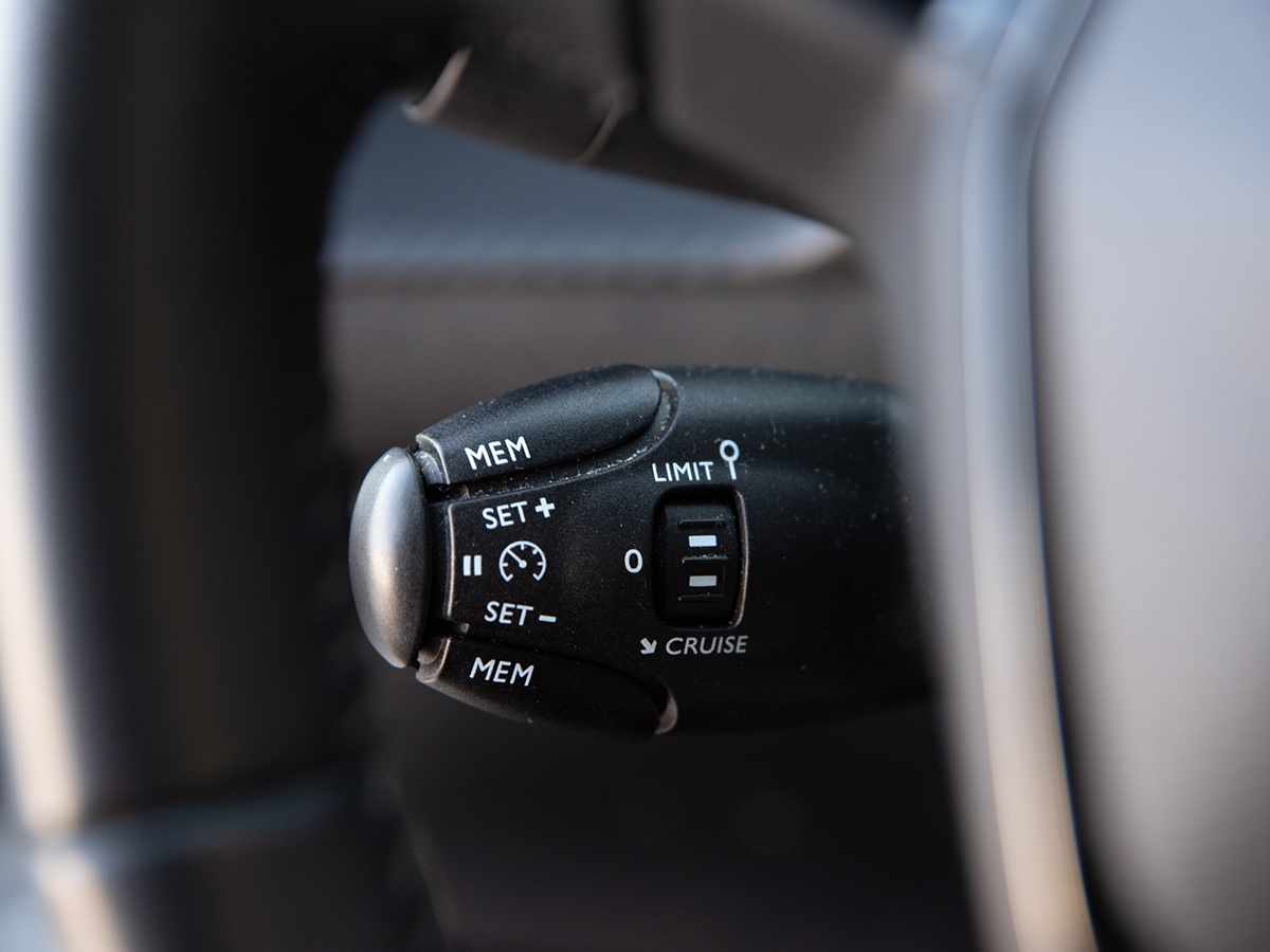 peugeot-208-1-2-puretech-2021-gasolina-1199cc