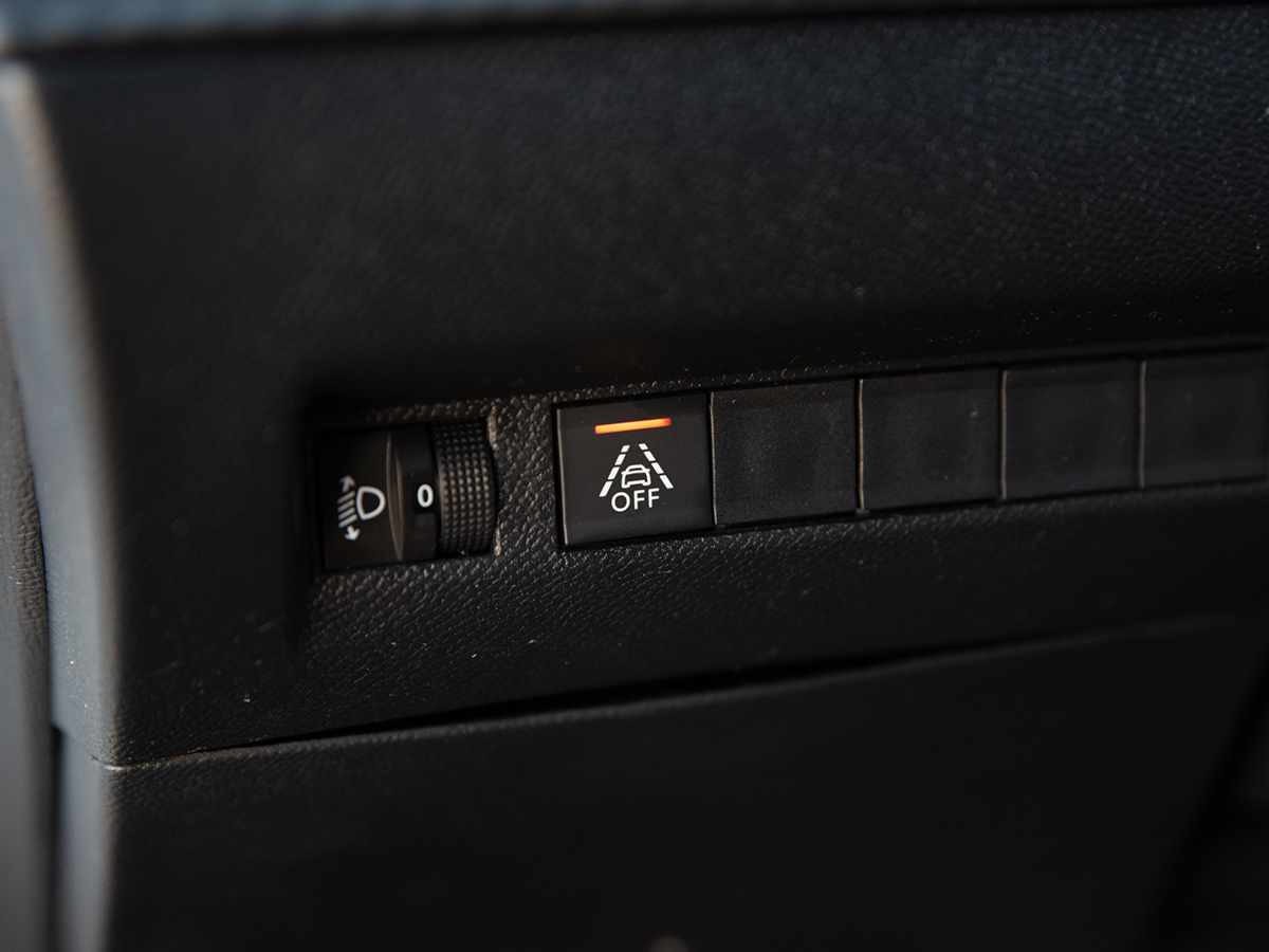 peugeot-208-1-2-puretech-2021-gasolina-1199cc