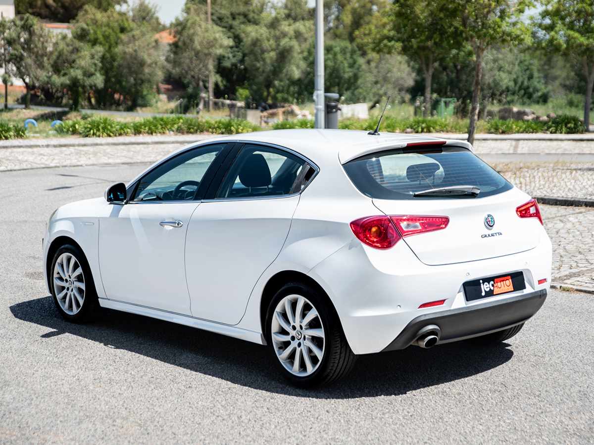 alfa-romeo-giulietta-1-6-jtdm-16v-2017-diesel-1598cc