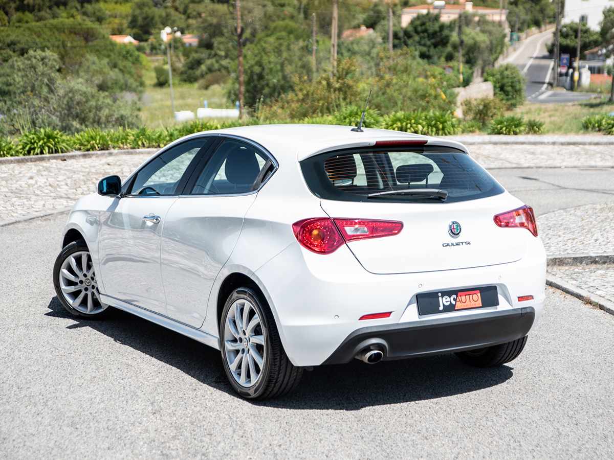 alfa-romeo-giulietta-1-6-jtdm-16v-2017-diesel-1598cc