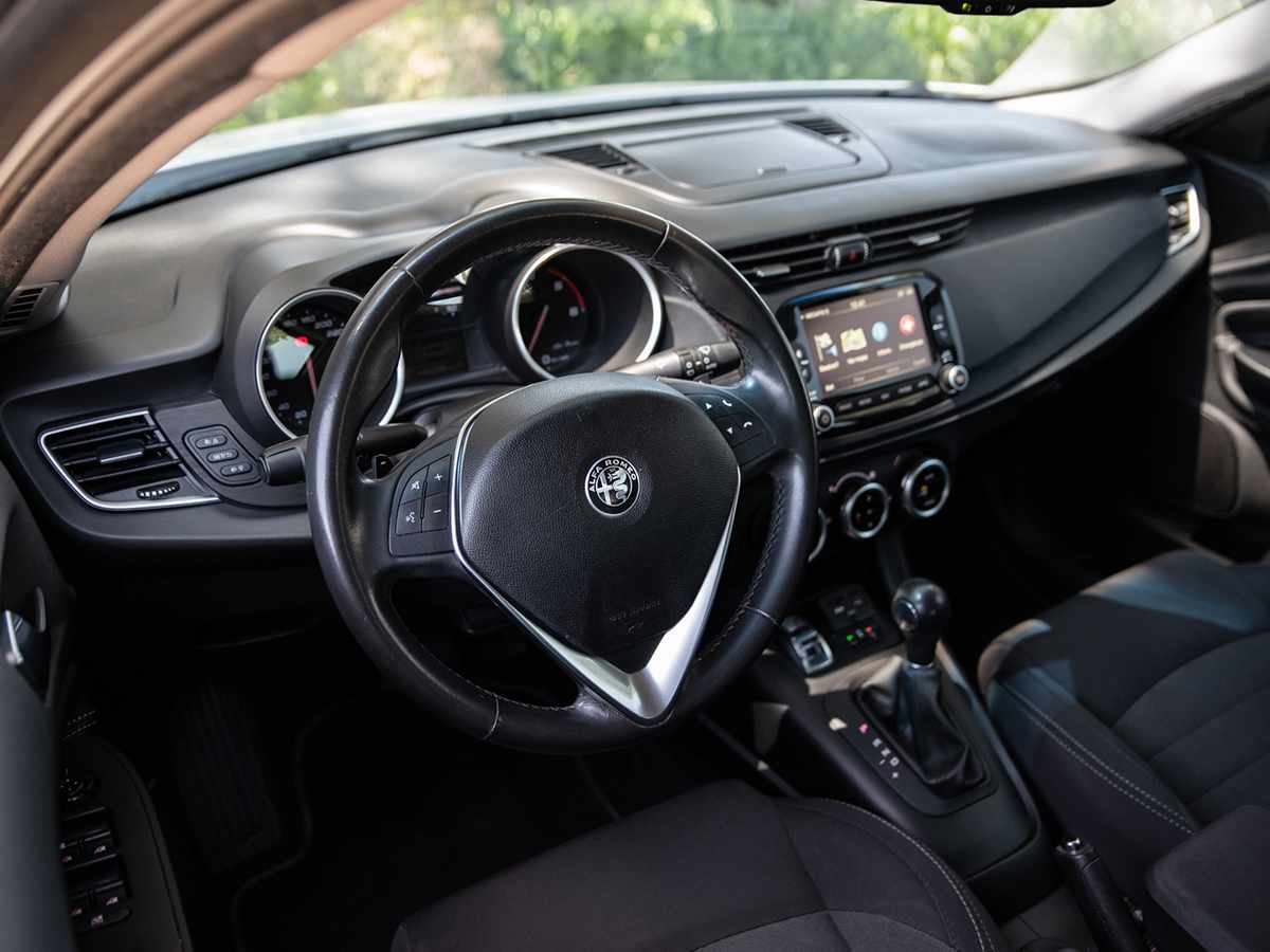 alfa-romeo-giulietta-1-6-jtdm-16v-2017-diesel-1598cc