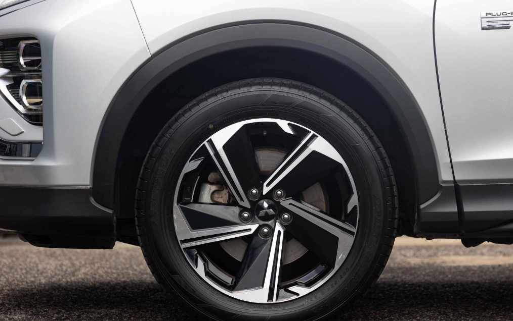 mitsubishi-eclipse-cross-2-4-mivec-s-awc-phev-2023-gasolina-2360cc