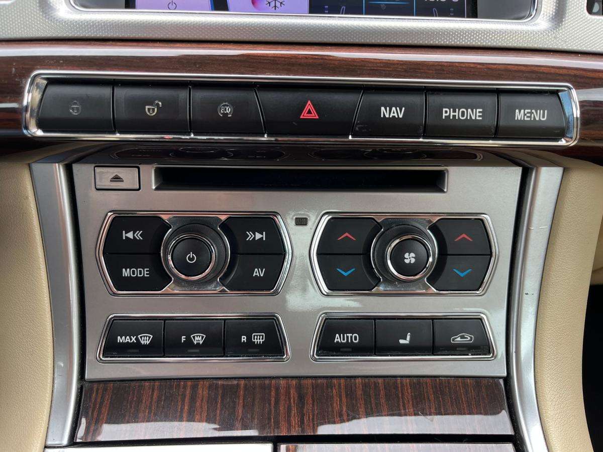 jaguar-xf-2013-diesel-2179cc