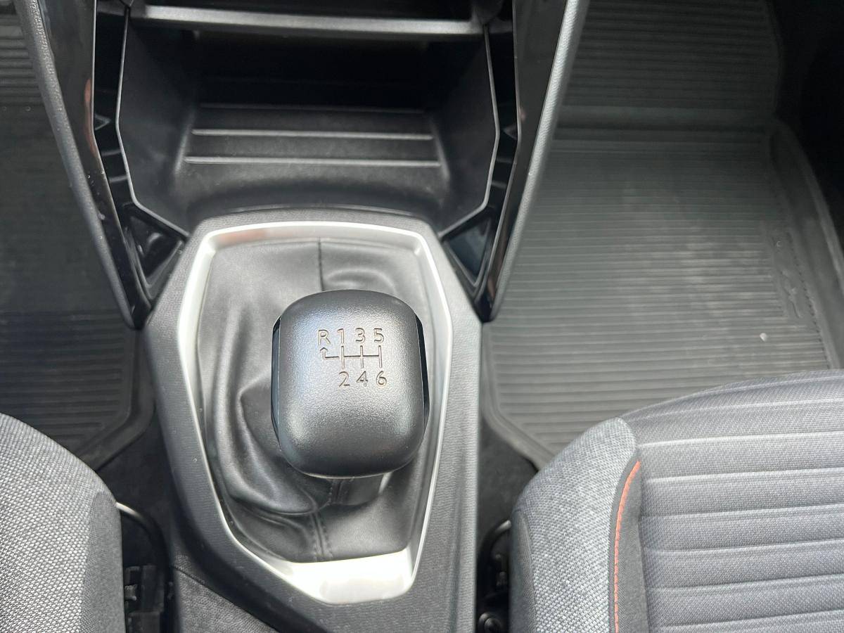 peugeot-2008-2021-gasolina-1199cc