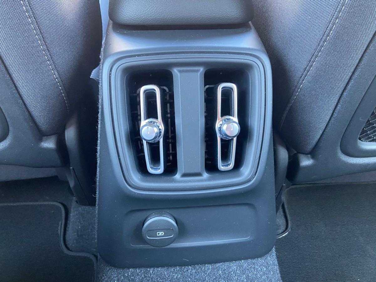volvo-xc40-2022-hibrido-a-gasolina-1477cc