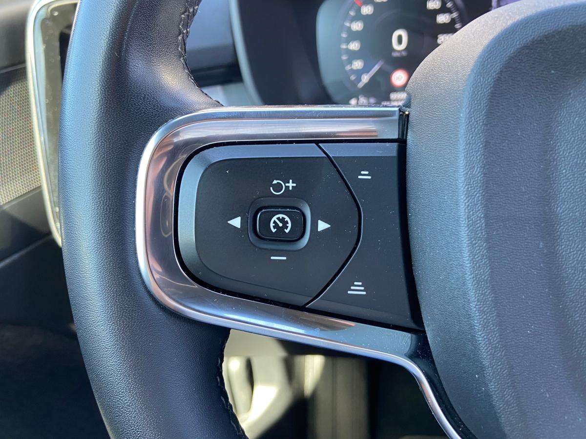 volvo-xc40-2022-hibrido-a-gasolina-1477cc