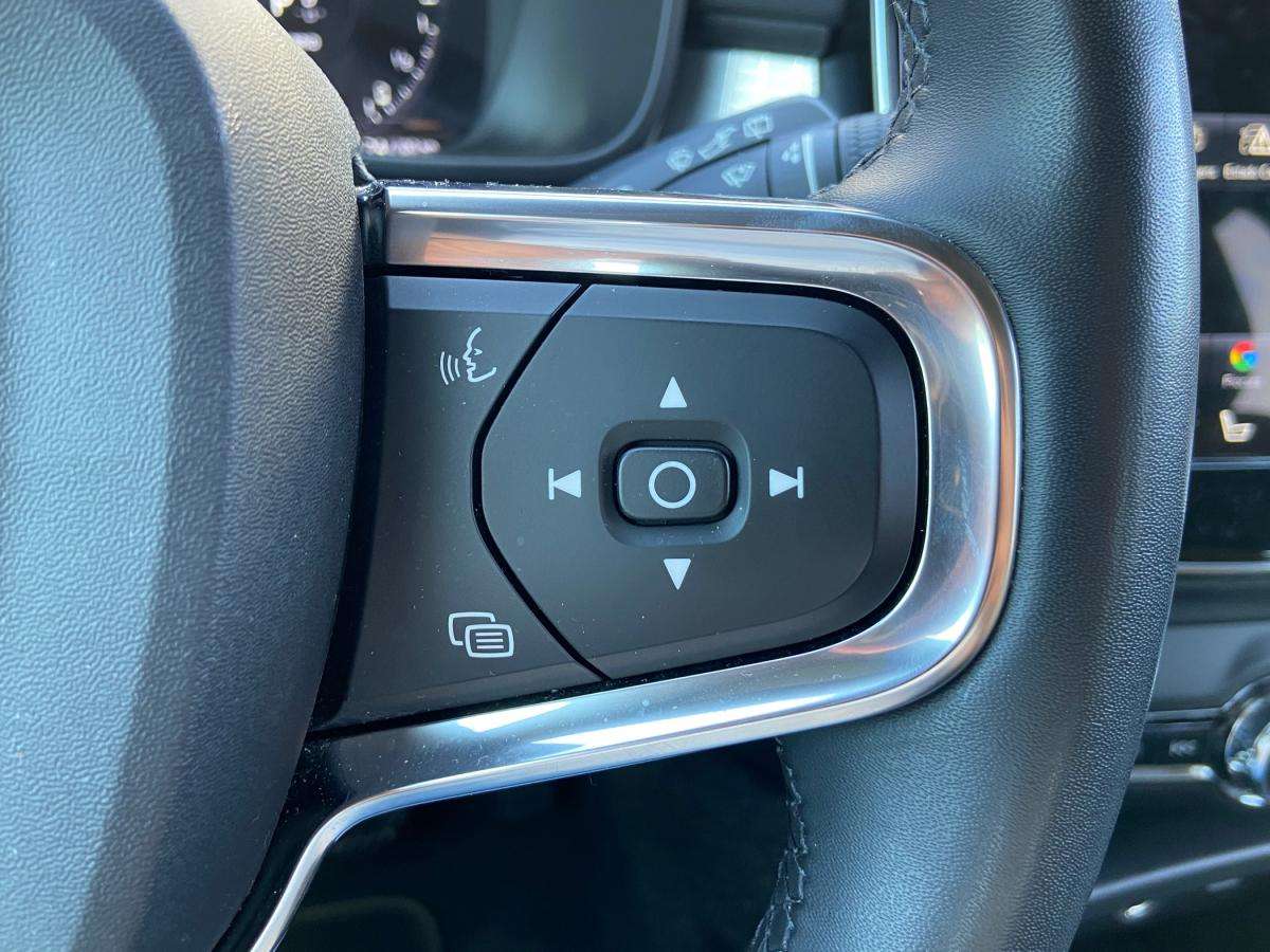 volvo-xc40-2022-hibrido-a-gasolina-1477cc