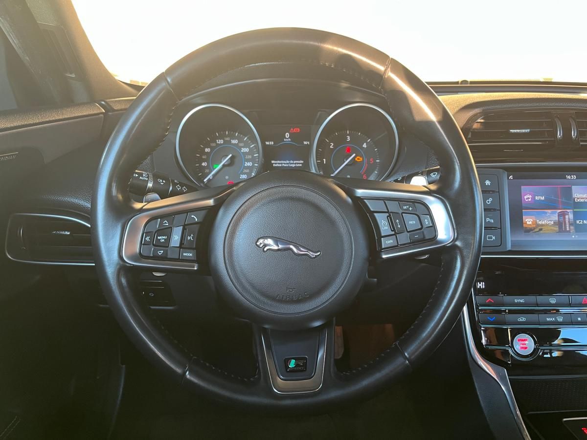 jaguar-xe-2017-diesel-1999cc