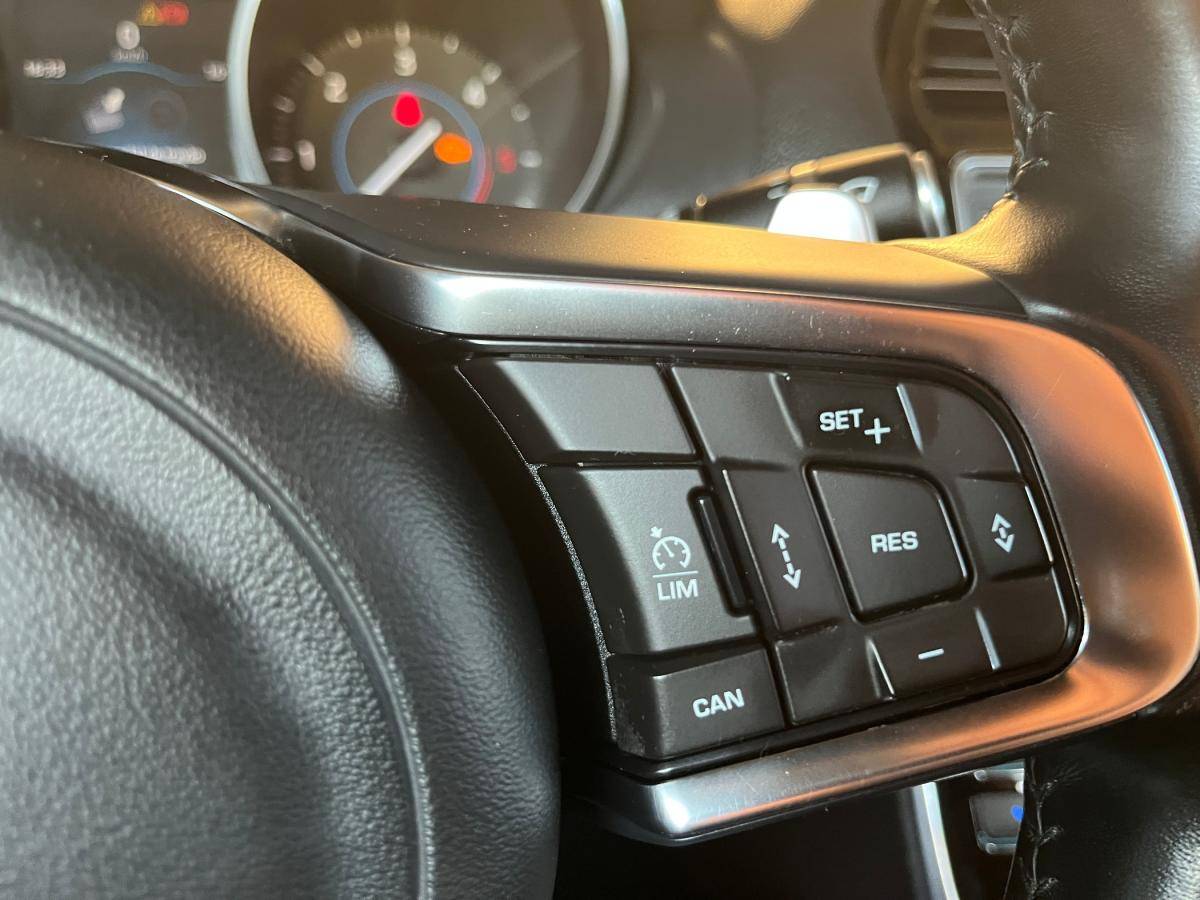 jaguar-xe-2017-diesel-1999cc