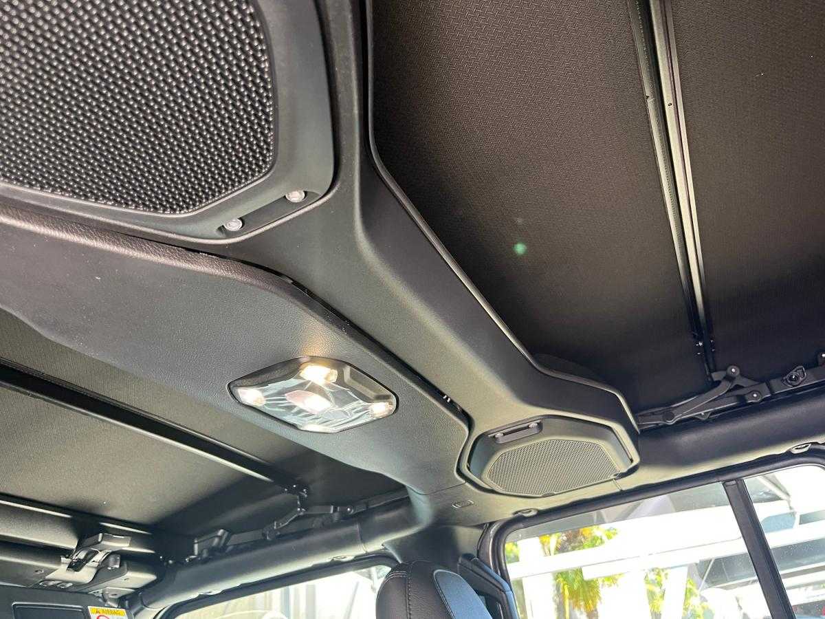 jeep-wrangler-2023-hibrido-a-gasolina-1995cc