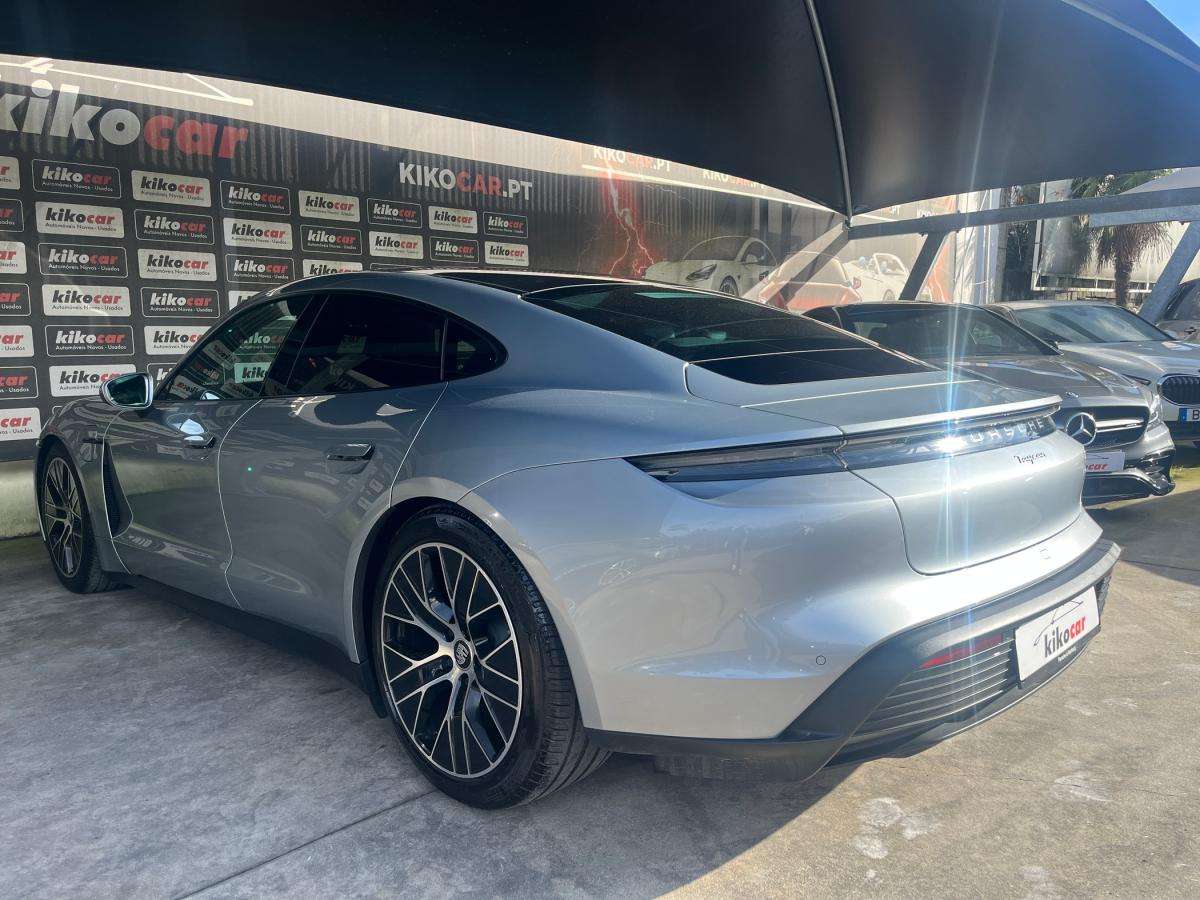 porsche-taycan-2024-eletrico-500cc