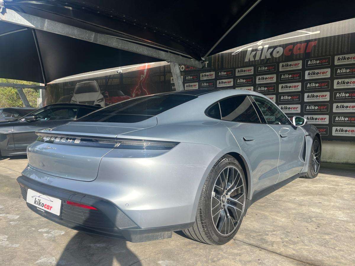 porsche-taycan-2024-eletrico-500cc