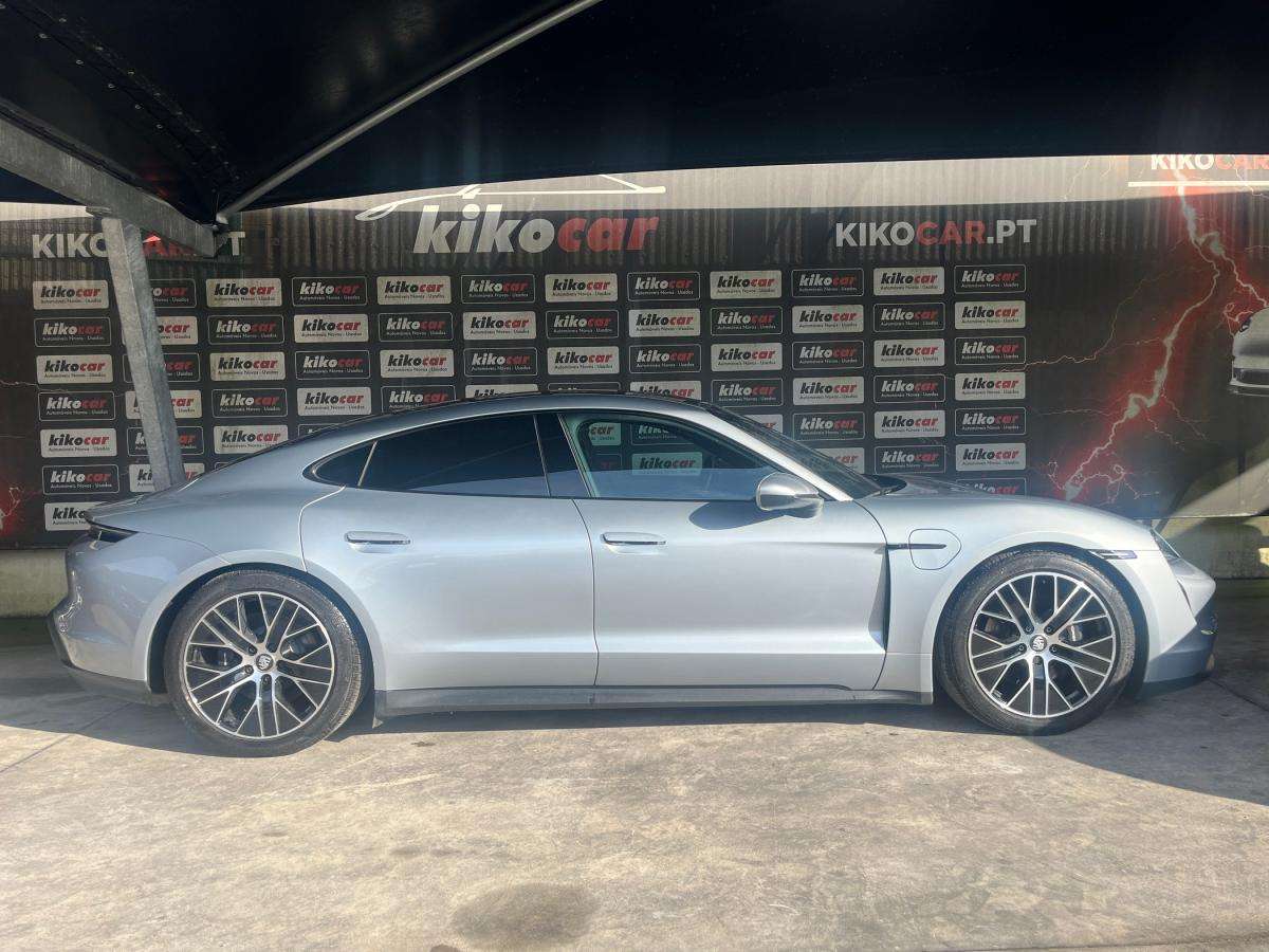 porsche-taycan-2024-eletrico-500cc
