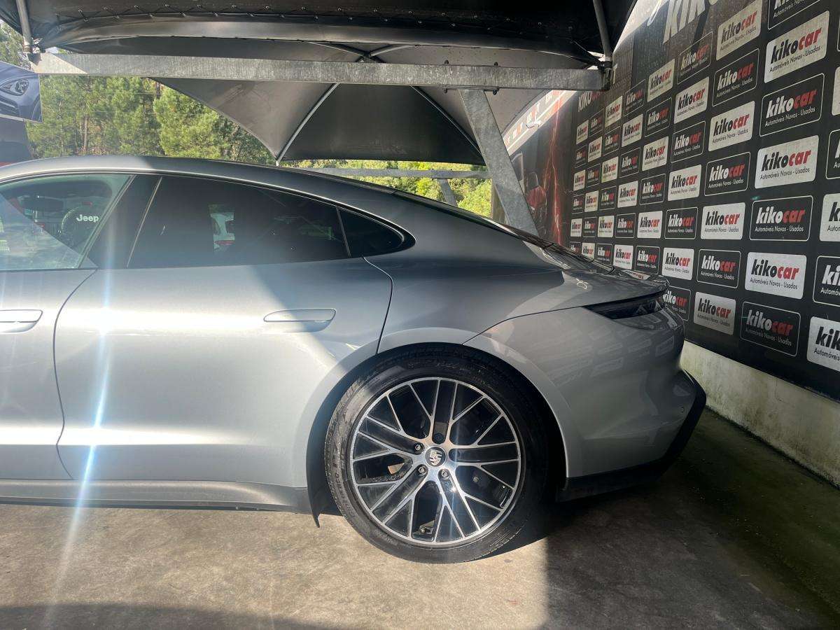 porsche-taycan-2024-eletrico-500cc