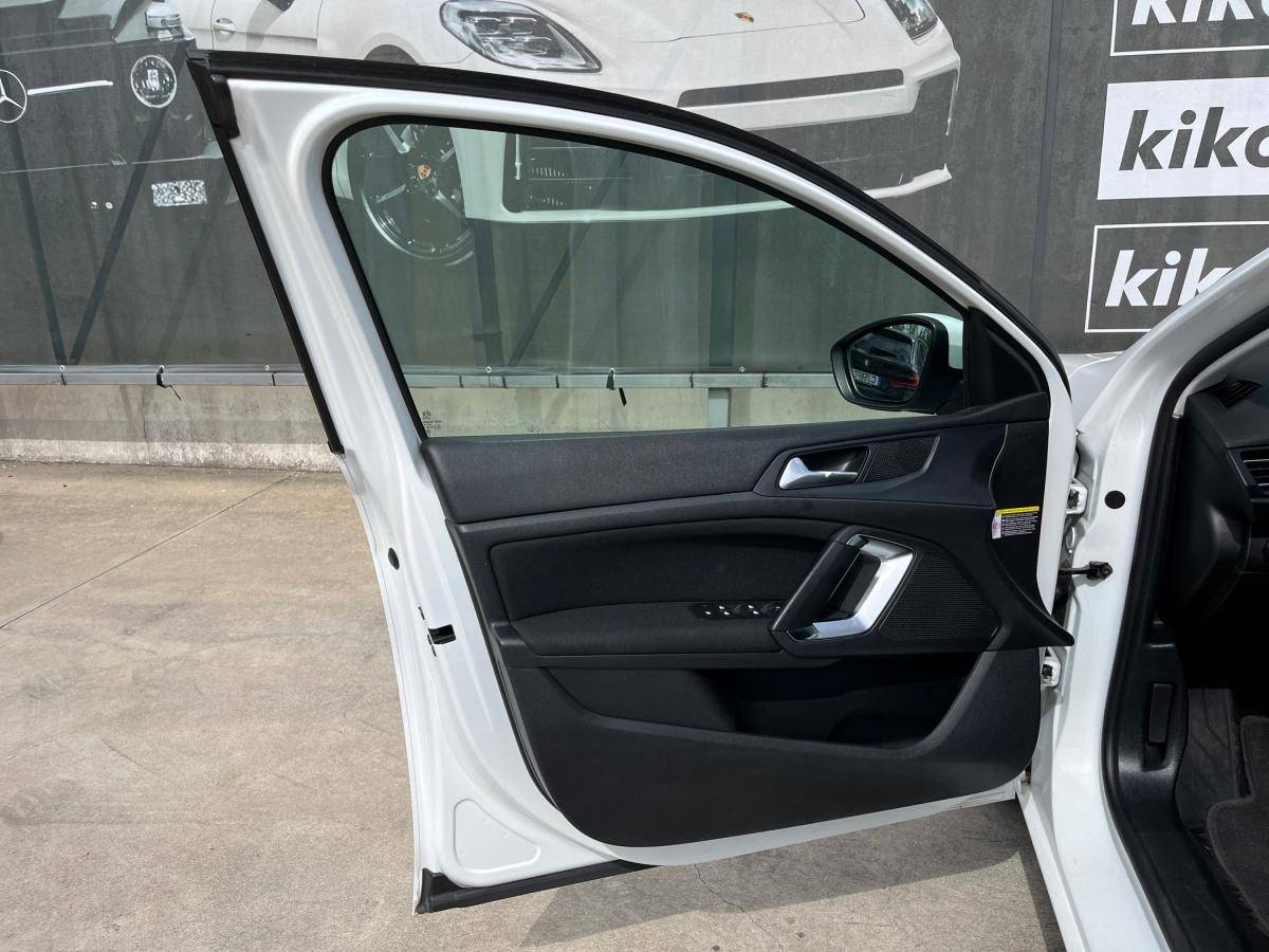 peugeot-308-sw-2016-gasolina-1199cc