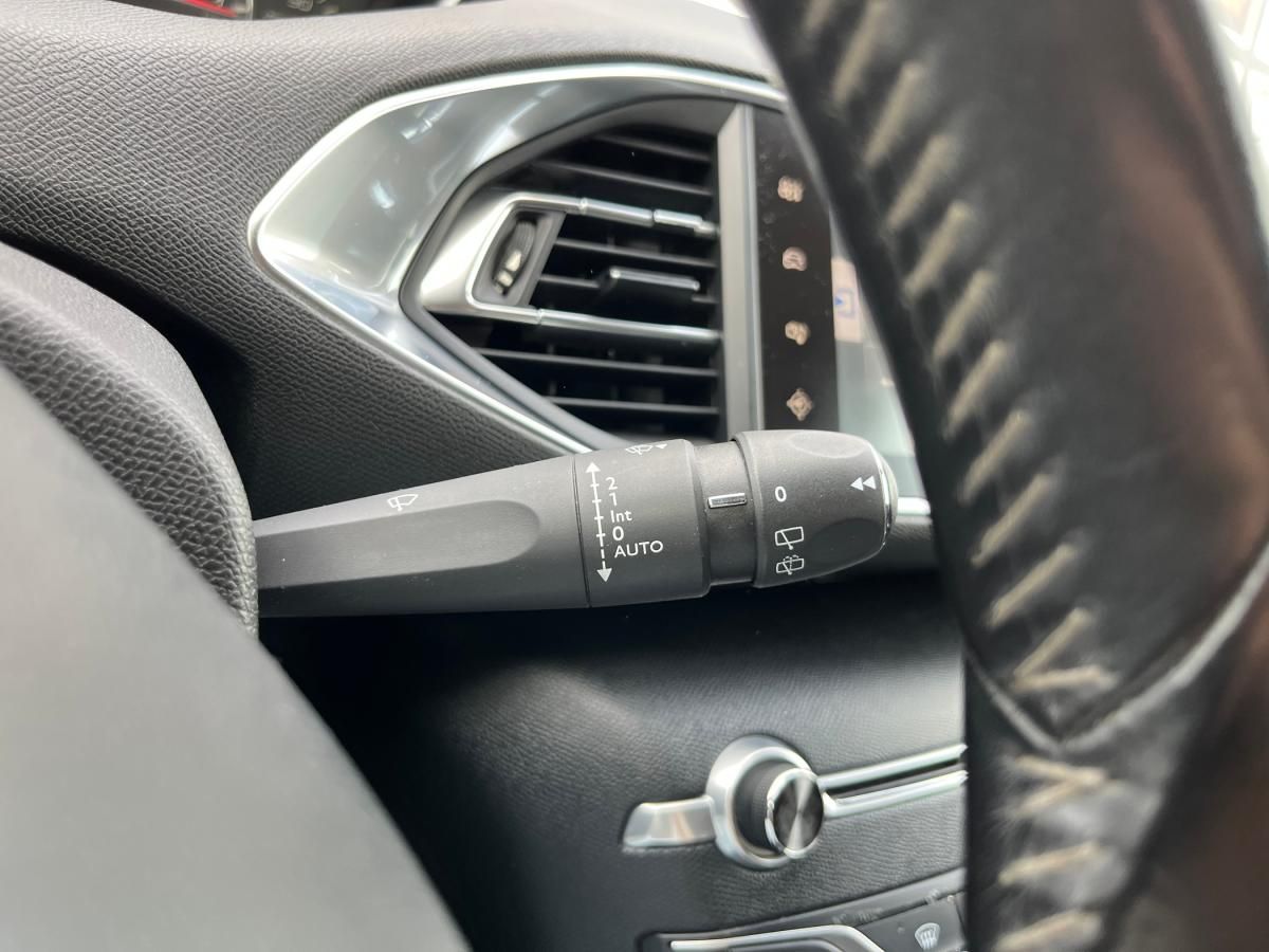 peugeot-308-sw-2016-gasolina-1199cc
