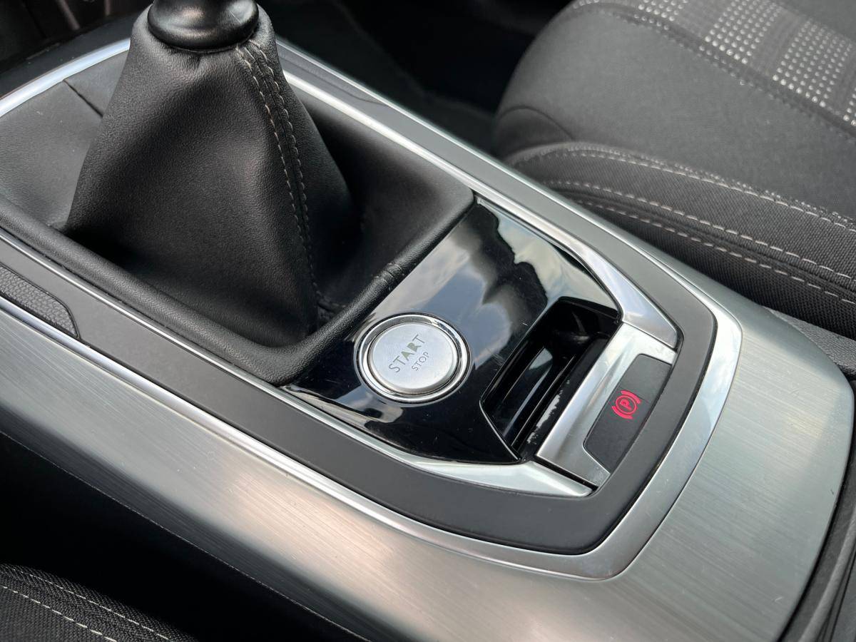peugeot-308-sw-2016-gasolina-1199cc