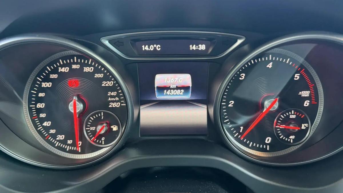 mercedes-benz-cla-180-d-blueefficiency-shooting-brake-2018-diesel-1461cc