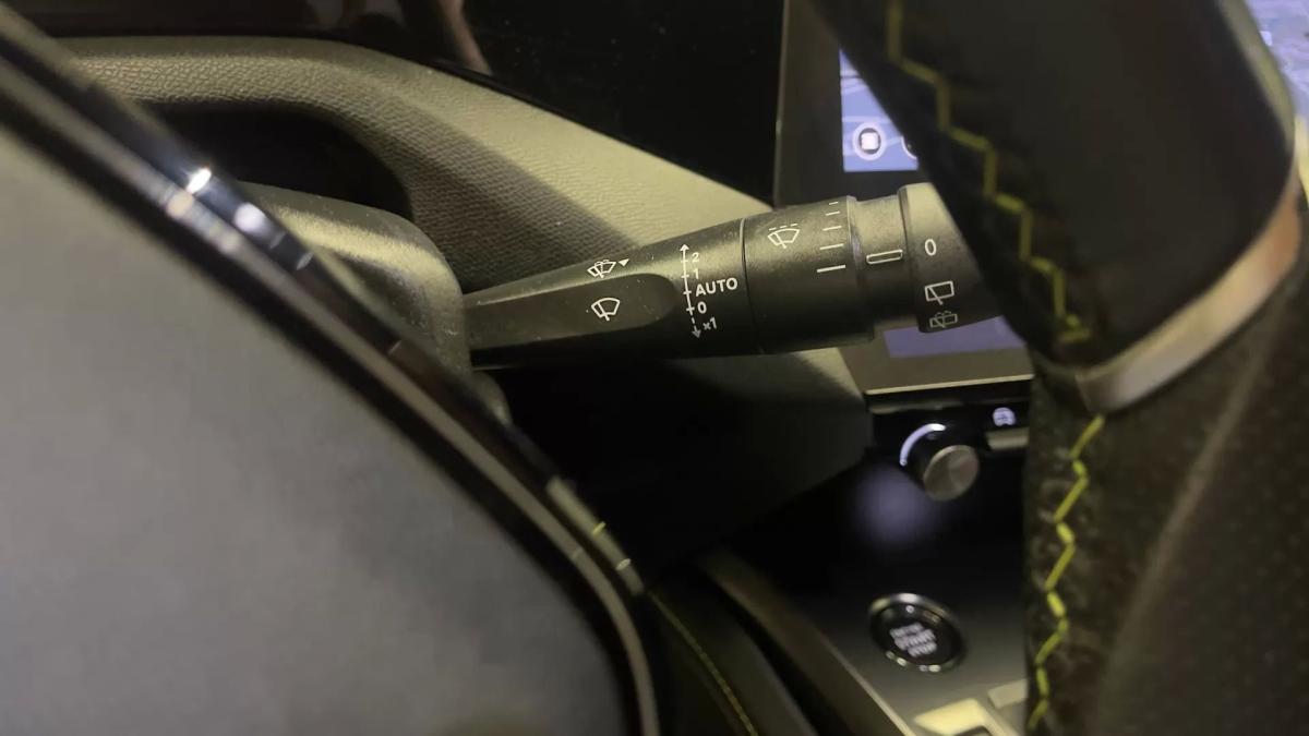 peugeot-308-sw-2023-gasolina-1199cc