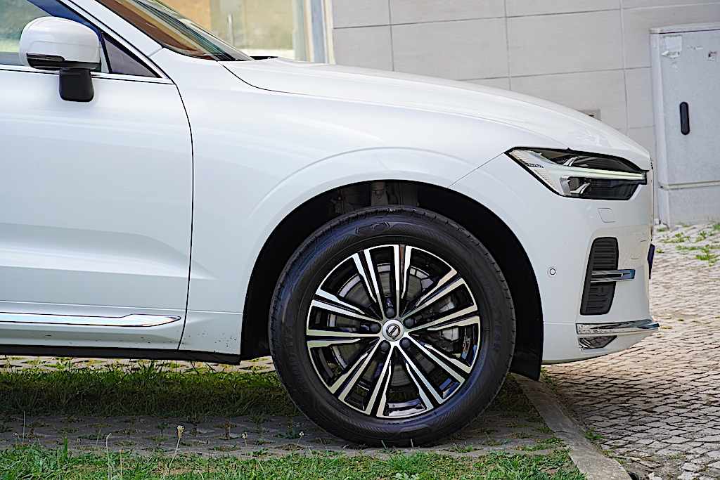 volvo-xc60-b4-2021-diesel-1969cc