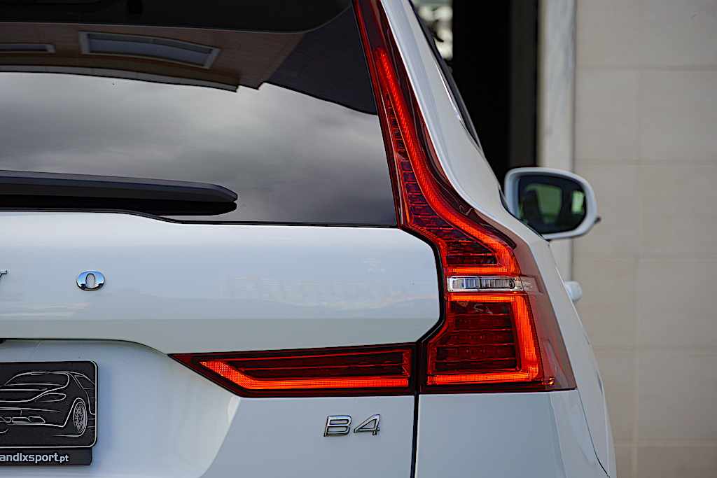 volvo-xc60-b4-2021-diesel-1969cc