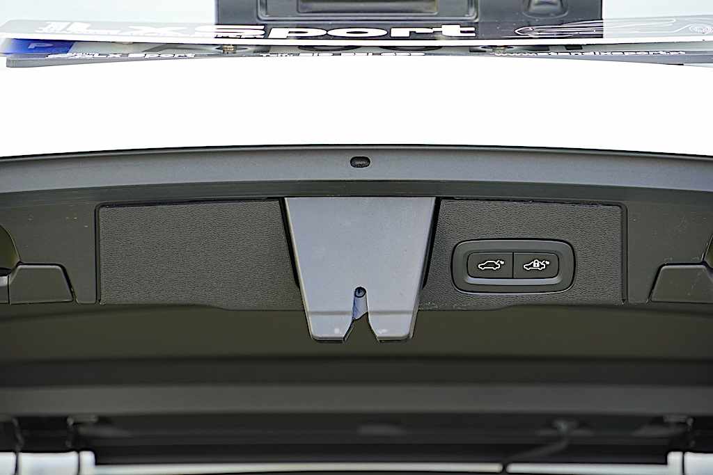volvo-xc60-b4-2021-diesel-1969cc