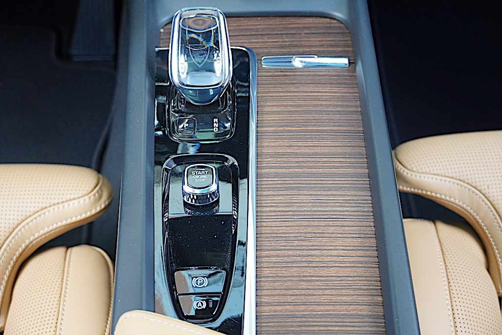 volvo-xc60-b4-2021-diesel-1969cc