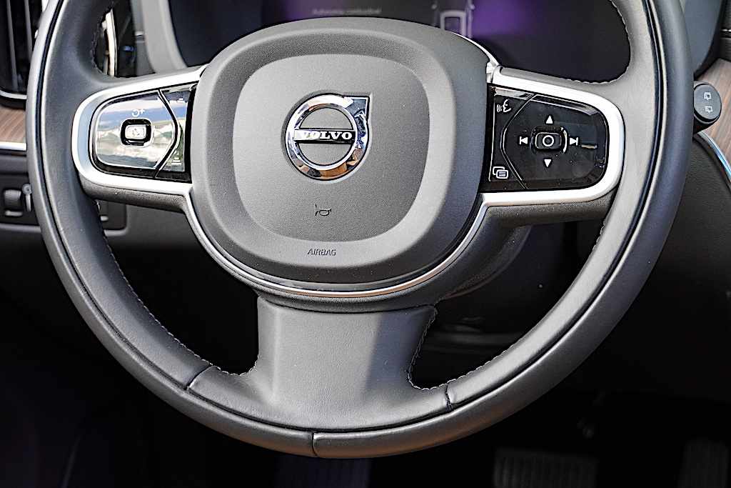 volvo-xc60-b4-2021-diesel-1969cc