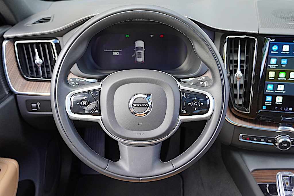 volvo-xc60-b4-2021-diesel-1969cc