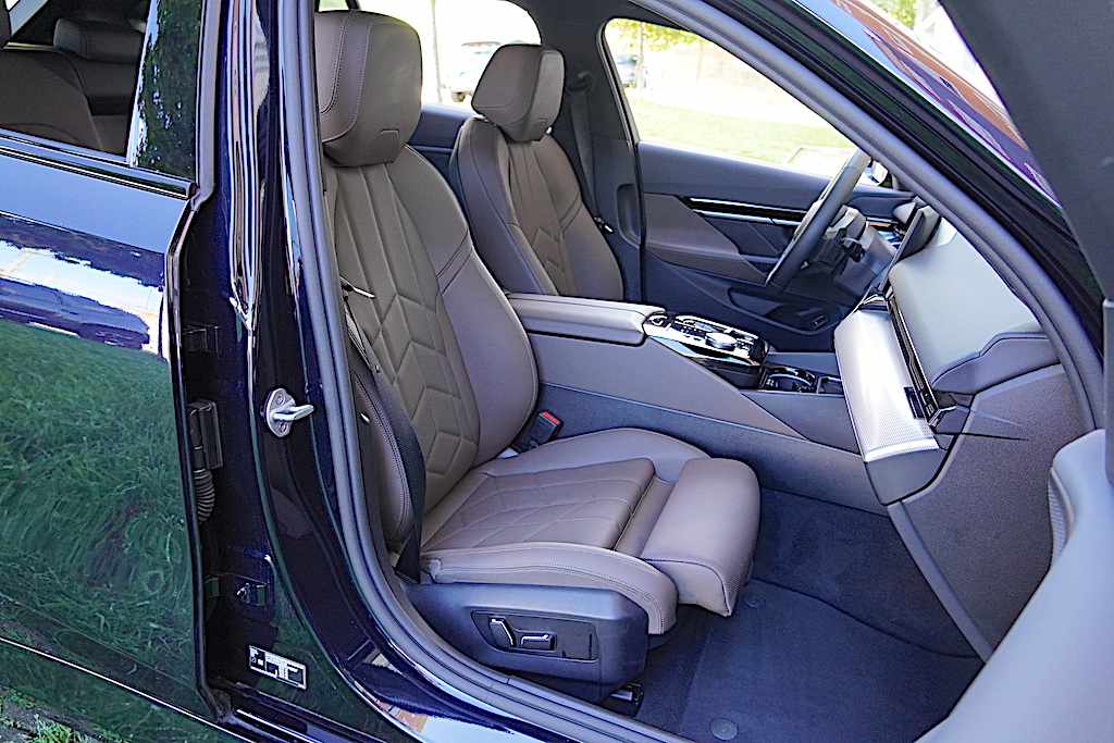 bmw-serie-5-530e-xdrive-2025-gasolina-1998cc