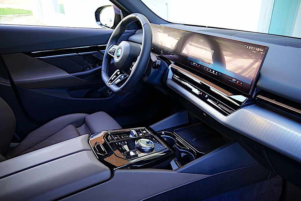 bmw-serie-5-530e-xdrive-2025-gasolina-1998cc