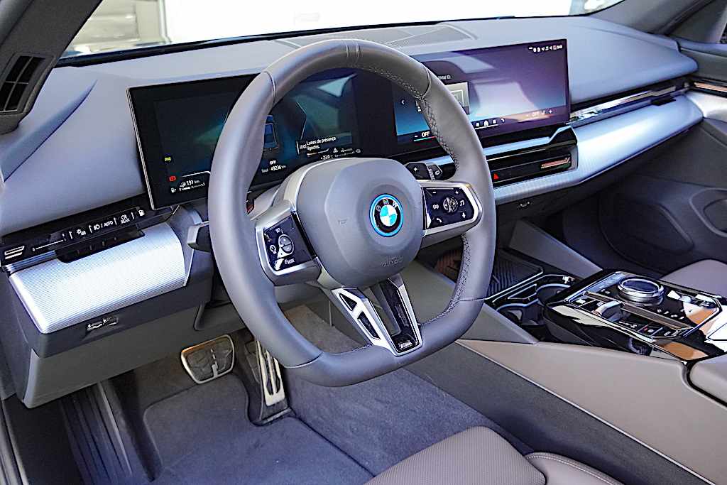 bmw-serie-5-530e-xdrive-2025-gasolina-1998cc