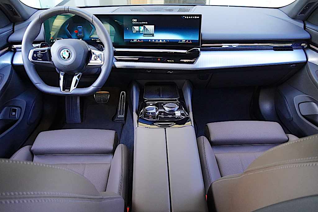 bmw-serie-5-530e-xdrive-2025-gasolina-1998cc