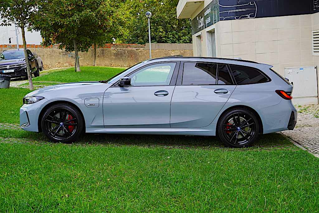 bmw-serie-3-330e-xdrive-2023-hibrido-plug-in-1998cc