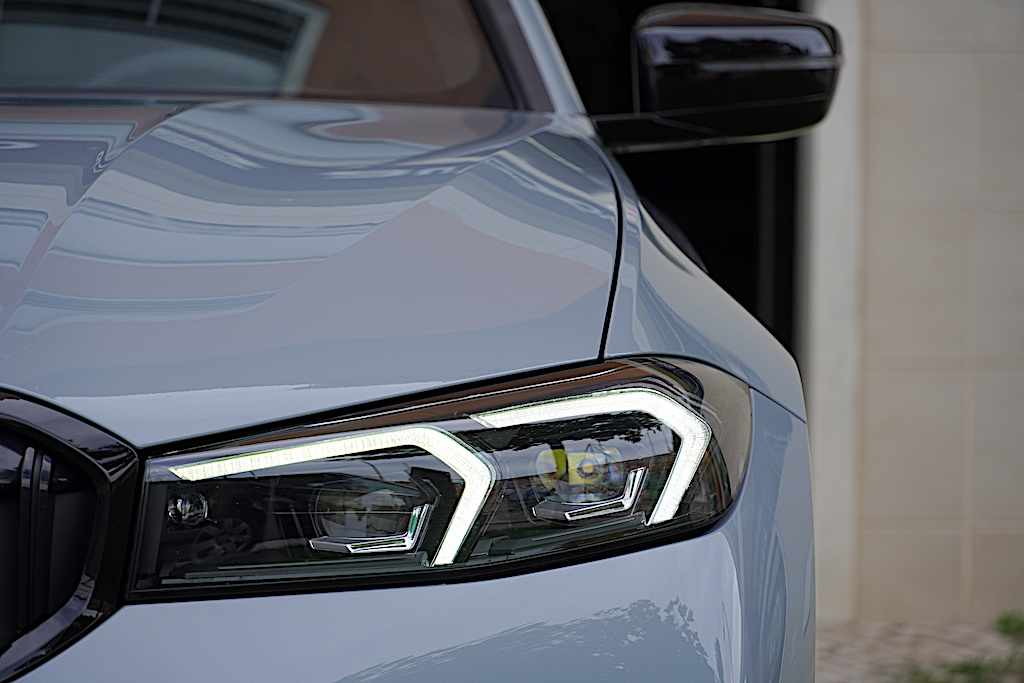 bmw-serie-3-330e-xdrive-2023-hibrido-plug-in-1998cc
