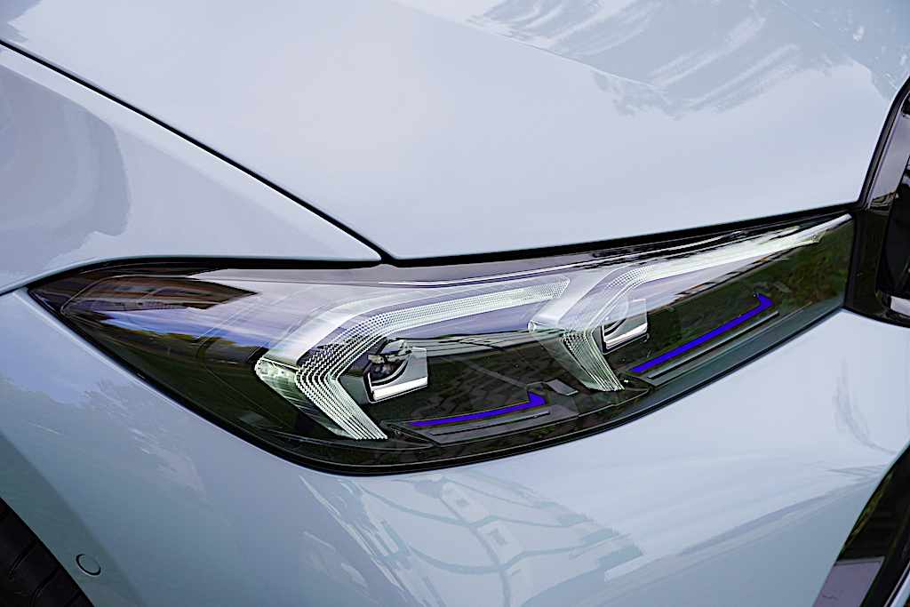 bmw-serie-3-330e-xdrive-2023-hibrido-plug-in-1998cc