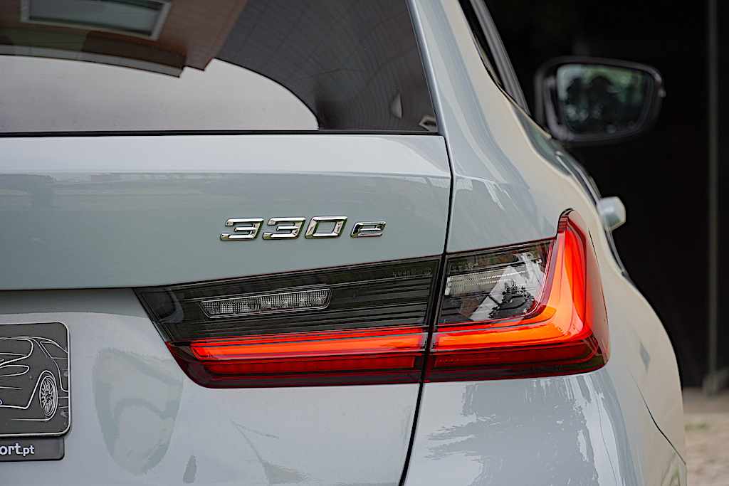bmw-serie-3-330e-xdrive-2023-hibrido-plug-in-1998cc