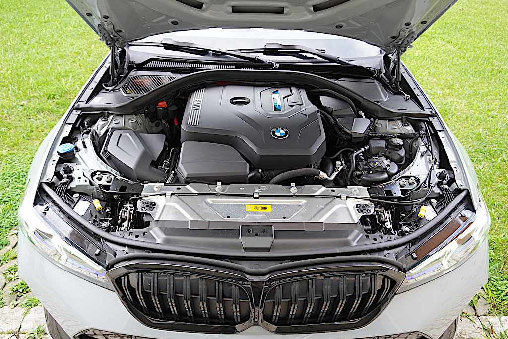 bmw-serie-3-330e-xdrive-2023-hibrido-plug-in-1998cc