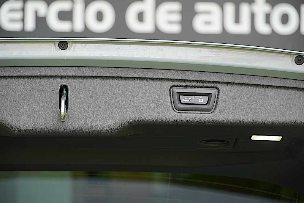 bmw-serie-3-330e-xdrive-2023-hibrido-plug-in-1998cc