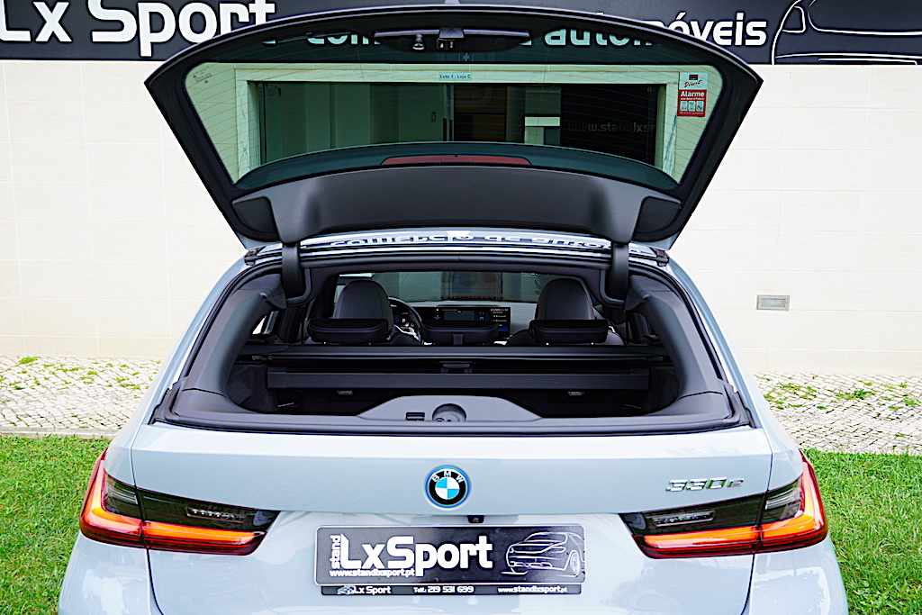 bmw-serie-3-330e-xdrive-2023-hibrido-plug-in-1998cc