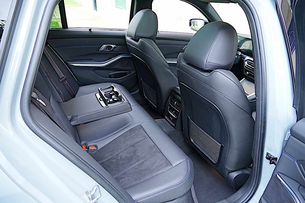 bmw-serie-3-330e-xdrive-2023-hibrido-plug-in-1998cc