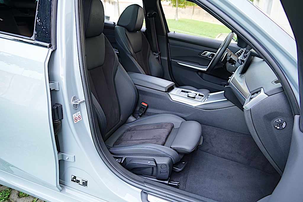 bmw-serie-3-330e-xdrive-2023-hibrido-plug-in-1998cc