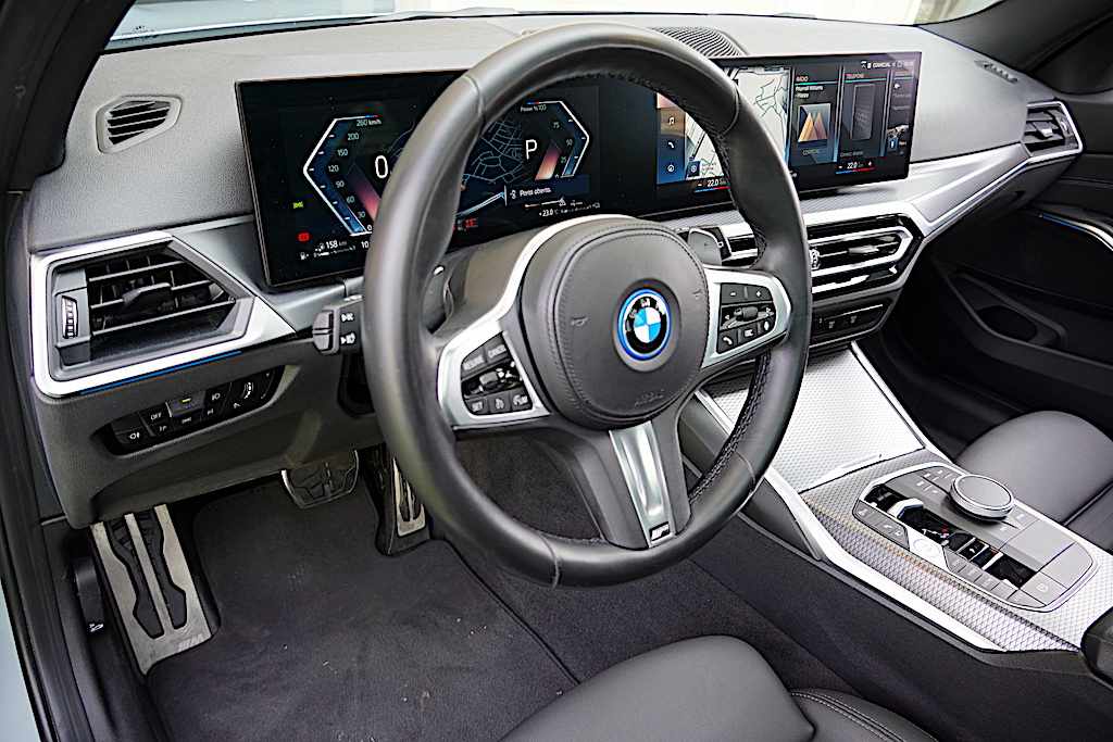 bmw-serie-3-330e-xdrive-2023-hibrido-plug-in-1998cc