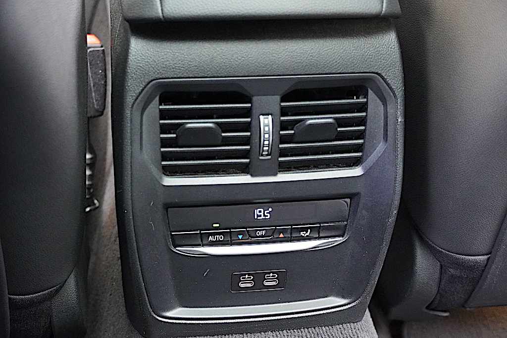 bmw-serie-3-330e-xdrive-2023-hibrido-plug-in-1998cc