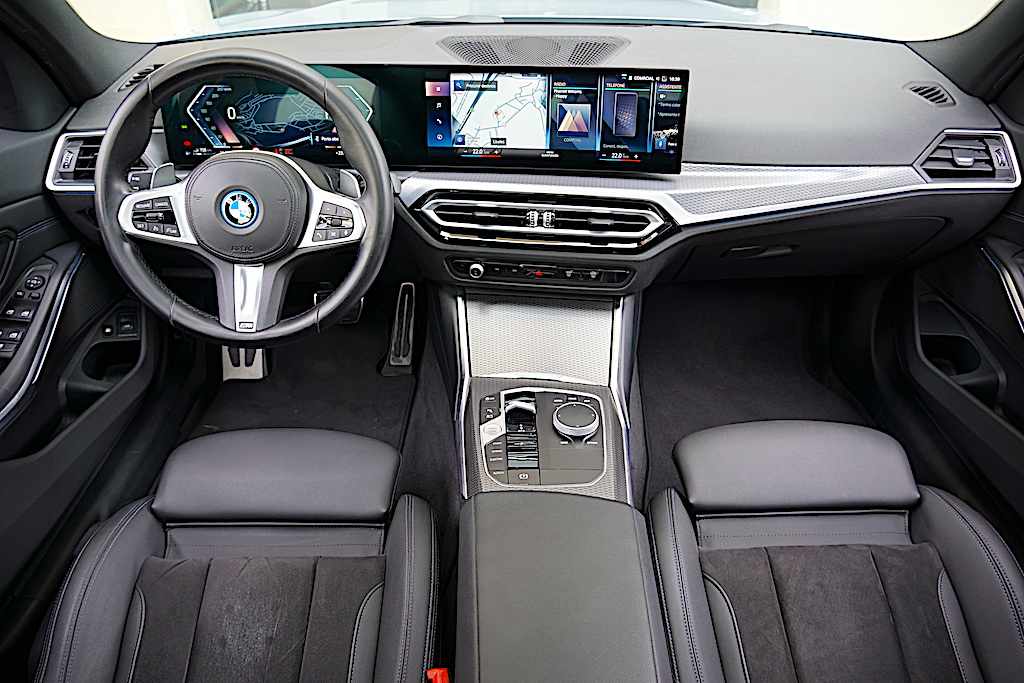 bmw-serie-3-330e-xdrive-2023-hibrido-plug-in-1998cc