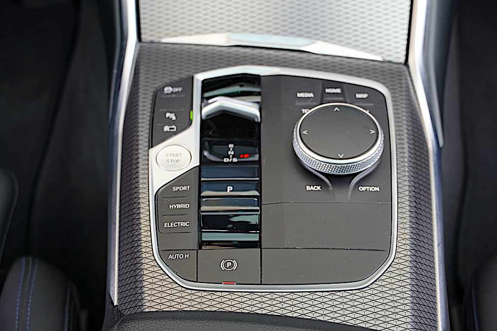 bmw-serie-3-330e-xdrive-2023-hibrido-plug-in-1998cc