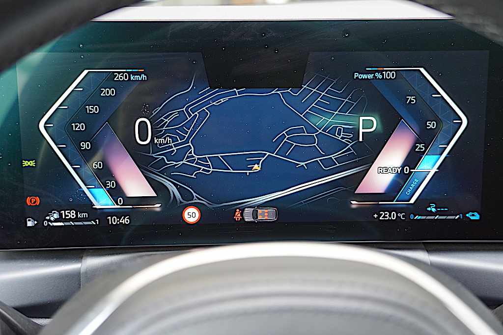 bmw-serie-3-330e-xdrive-2023-hibrido-plug-in-1998cc